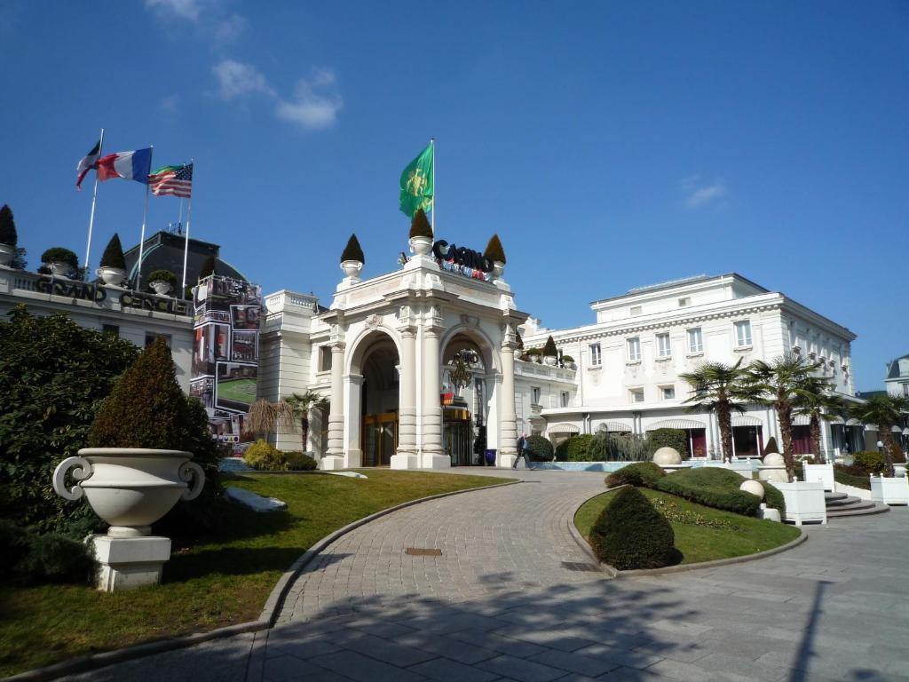 Aux Meubles Du Manoir Aparthotel Aix-les-Bains Luaran gambar