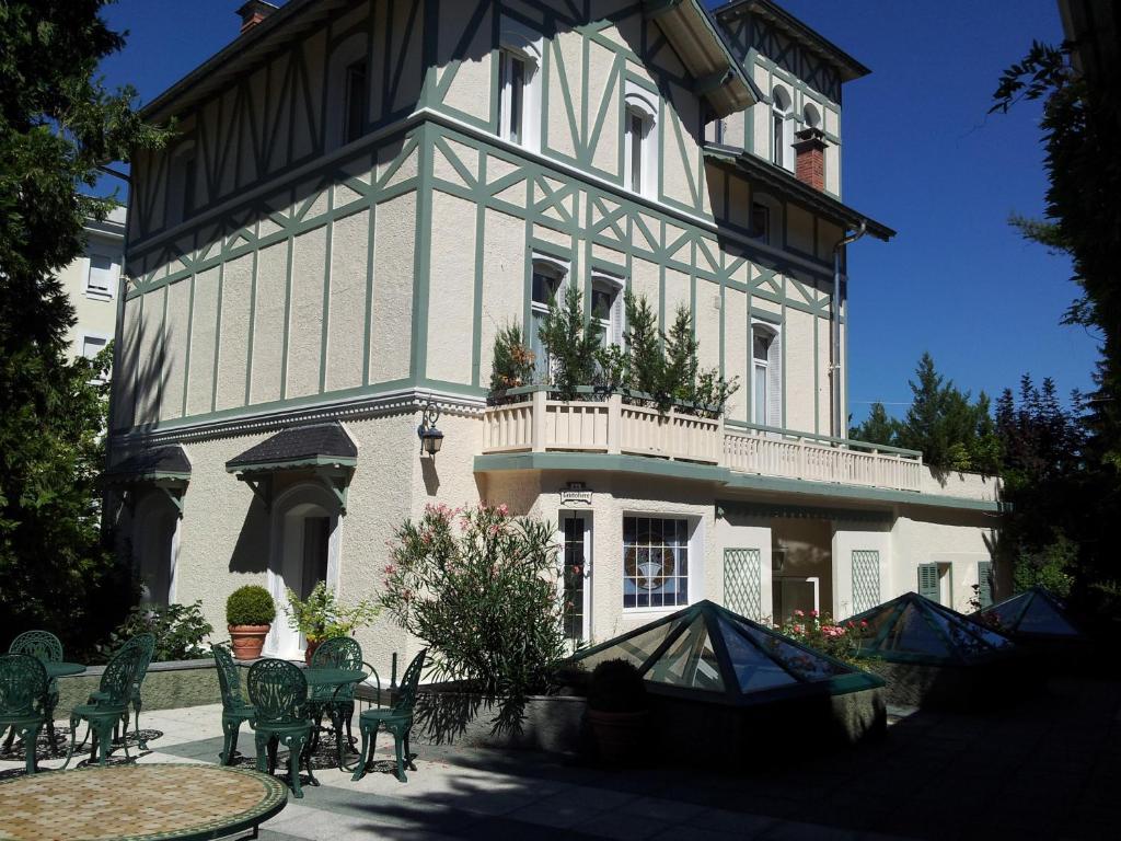Aux Meubles Du Manoir Aparthotel Aix-les-Bains Luaran gambar